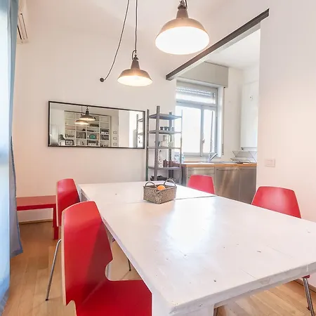 Alessia's Flat- L'8 E Mezzo *