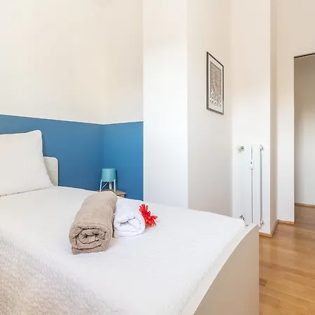 Alessia's Flat- L'8 E Mezzo Mediolan