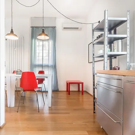 Alessia's Flat- L'8 E Mezzo *