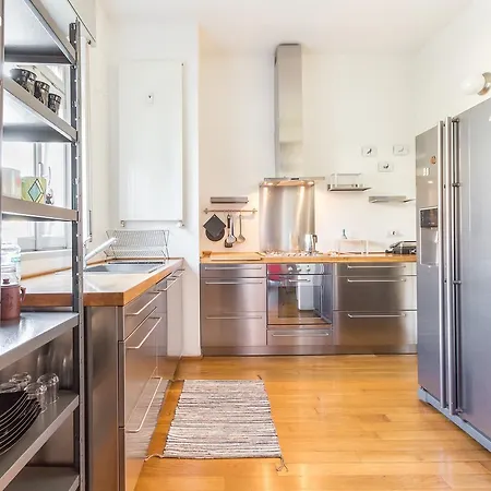 Alessia's Flat- L'8 E Mezzo Mediolan